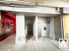 2022年に店舗付き住宅をリノベーションした大変綺麗な住宅です。1階一部は未着工となっております。