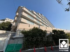 緑豊かな閑静な住宅地なので、穏やかな環境で四季折々の自然を感じながらお過ごしいただけます。