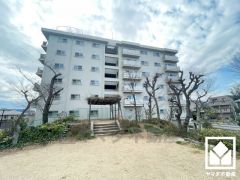 阪神電鉄本線「甲子園」駅まで徒歩約12分、JR東海道本線「甲子園口」駅まで徒歩約19分、阪急電鉄今津線「今津」駅まで徒歩約21分、阪神電鉄武庫川線「武庫川」駅まで徒歩約27分の立地。