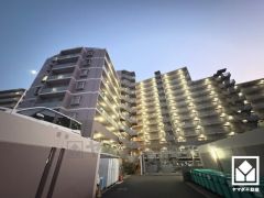 浴室暖房乾燥機付き。真冬の寒い浴室を暖かく、また雨の日の洗濯物の乾燥にと多用途に活躍する機能です。