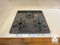 毎日の料理がもっとスムーズに。便利な3口コンロ付きキッチン。