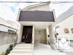 シンプルシックなブラック×ホワイトのモダンな外観。帰るたびに安心感を感じられる佇まい。