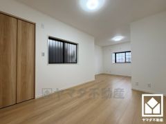 約12帖の3階洋室です。独立した居室なのでプライベートな時間をゆったり過ごせそうです。