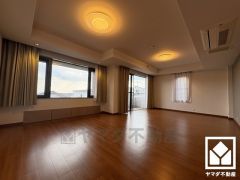 おしゃれなインテリアが映えるリビングで、リラックスしたひとときを過ごせます。