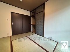 子どもの遊び場、お昼寝スペース、時には書斎にも。和室があると、暮らしの幅がぐんと広がる。