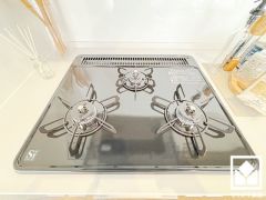 毎日の料理がもっとスムーズに。便利な3口コンロ付きキッチン。