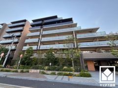 「ライフ浜甲子園店」まで徒歩8分、「スギ薬局浜甲子園店」まで徒歩8分など、お買い物施設が徒歩圏内に複数あり便利な住環境です。