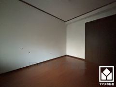 大きなクローゼット付きのお部屋で整理整頓しやすいです。