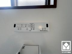 温水洗浄便座付きで、季節を問わずいつでも温かい便座をお使いいただけます。