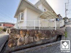 余裕のある間口東側約17.3m、北側約15.2で、駐車スペースや玄関アプローチが確保しやすく、間取りの自由度が高まります。