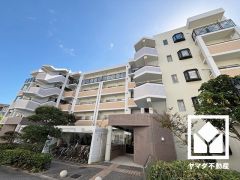 自然と調和するデザインが魅力。四季折々の風景に溶け込む、心地よい住まい。