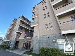 室内洗濯機置場がございますので、天候に左右されず洗濯していただけます。