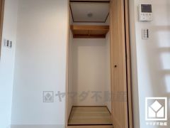 リビングにも収納スペースが複数あり、住空間を広々お使いいただけます。