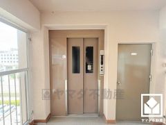 スムーズな移動を叶えるエレベーター。忙しい朝も快適に、ストレスフリーな暮らしをサポート。