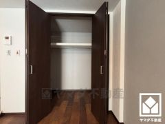 新たに家具を買わなくても良いので、ハンガーパイプ付きのクローゼットは嬉しいですね。