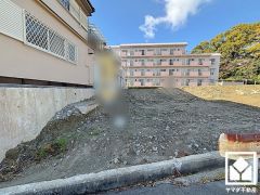 道路を挟んで東側には猪名川が流れており、川沿いには遊歩道が整備されています。四季折々の美しい景色を楽しみながらお散歩やウォーキング・ジョギングなどの運動もできる住環境です。