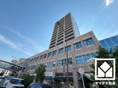 浴室暖房乾燥機付き。真冬の寒い浴室を暖かく、また雨の日の洗濯物の乾燥にと多用途に活躍する機能です。