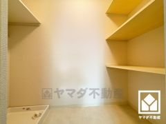 バスタオルやパジャマ等を収納できるリネン庫。洗剤等のストックも収納できるので、洗面室をすっきり清潔に保つことができそうです。