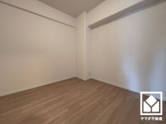 たっぷり収納できる約4.5帖の納戸付きだから、家の中をもっとスッキリ。季節の荷物や趣味の道具もしっかり収納。