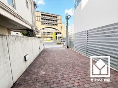 南向きテラスで陽当たり、風通し良好。北側にもバルコニーがあり、お洗濯物をたっぷりと干す事ができます。