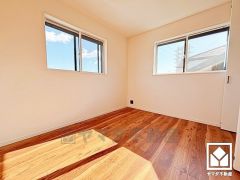 クローゼット付きの洋室としてもお使いいただけます。お子様のお部屋などにも丁度良い広さです。