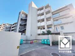 室内洗濯機置場がございますので、天候に左右されず洗濯していただけます。