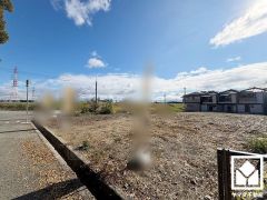 開発分譲地ですので区画の整った街並みです。同じ時期に生活をスタートするご家族が多いため、困ったときにも心強いですね。