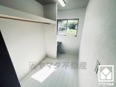 ゆったりとした約2.5帖の納戸付きだから、家の中をもっとスッキリ。季節の荷物や趣味の道具もしっかり収納。