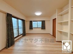 広々17.4帖のLDKが魅力。家族全員がリラックスできる、ゆったりとした快適リビングで温かい団らんの時間を。