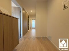 玄関にはシューズボックスを完備。家族の靴もしっかり収納できるので、玄関がいつも片付き、気持ちよくお客様を迎えられます。