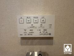 温水洗浄便座付きで、季節を問わずいつでも温かい便座をお使いいただけます。