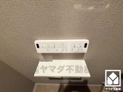 温水洗浄便座付きで、季節を問わずいつでも温かい便座をお使いいただけます。