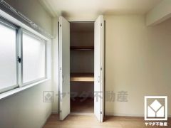 新たに家具を買わなくても良いので、ハンガーパイプ付きのクローゼットは嬉しいですね。