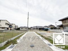 駐車スペースを2台分確保。重い荷物や雨の日の移動もスムーズで、快適なカーライフを実現。来客時にも便利です。