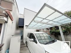 浴室には小窓が付いているので明るく、こもりがちな湿気もすぐ取り除くことができます。