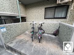 随所に駐輪場が設けられており、使い勝手の良い設計です。