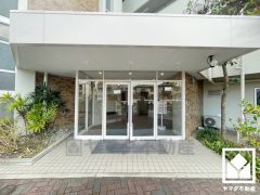 上質な素材と洗練されたデザインが織りなすエントランス。住まう人の誇りを感じさせる、優雅な迎えの空間。