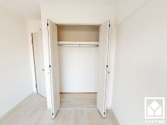 新たに家具を買わなくても良いので、ハンガーパイプ付きのクローゼットは嬉しいですね。