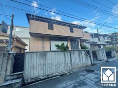 突然の来訪時でも安心なモニター付きインターホンを完備。お留守番中のお子様でも簡単に来訪者の確認ができます。