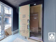 コミュニケーションがとりやすいリビング階段の住宅。移動の際にLDKを通る生活動線なので、ご家族と顔を合わせる機会が増えます。