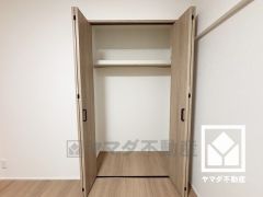 新たに家具を買わなくても良いので、ハンガーパイプ付きのクローゼットは嬉しいですね。