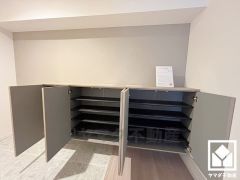 玄関にはシューズボックスを完備。家族の靴もしっかり収納できるので、玄関がいつも片付き、気持ちよくお客様を迎えられます。