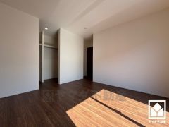 全居室フローリングでお掃除ラクラク。全居室収納もございますので、お部屋の広さを最大限に活用できます。