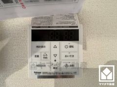 ボタン1つで自動でお湯張りができるオートバス機能付き。