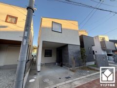 前面道路幅員約6.0mとゆったりとした広さがあるのでファミリーカー等の車の出入れも楽にできます。