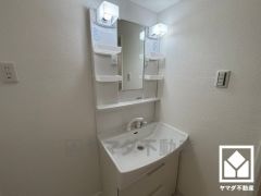 収納豊富な洗面台のため、スッキリお使い頂けます。