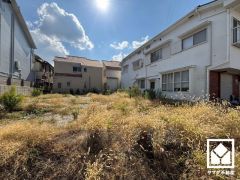 浴室には小窓が付いているので明るく、こもりがちな湿気もすぐ取り除くことができます。