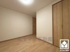 お子様のお部屋などにも丁度良い広さです。全居室フローリングでお掃除もラクラクです。