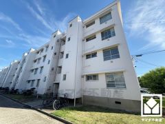 白を基調とした清潔感のある外観。帰るたびに安心感を感じられる佇まい。