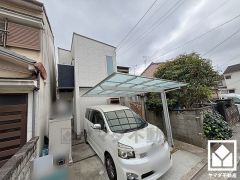 太陽光発電システム搭載。自家発電した電気を使うことで電気代の節約になると同時に、電気料金に含まれる再エネ賦課金の支払い額の削減にも繋がります。